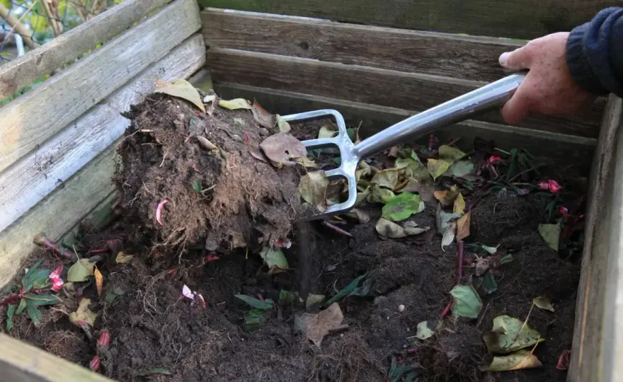Kompost anlegen im Naturgarten - So wird Abfall zu Leben